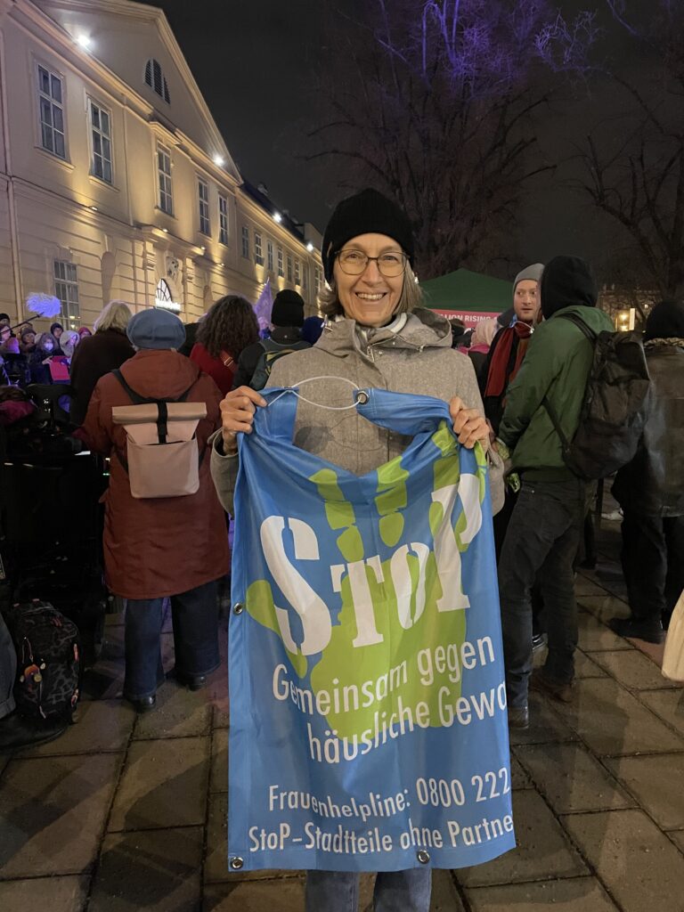 Andrea bei Stadtteile gegen Partnergewalt